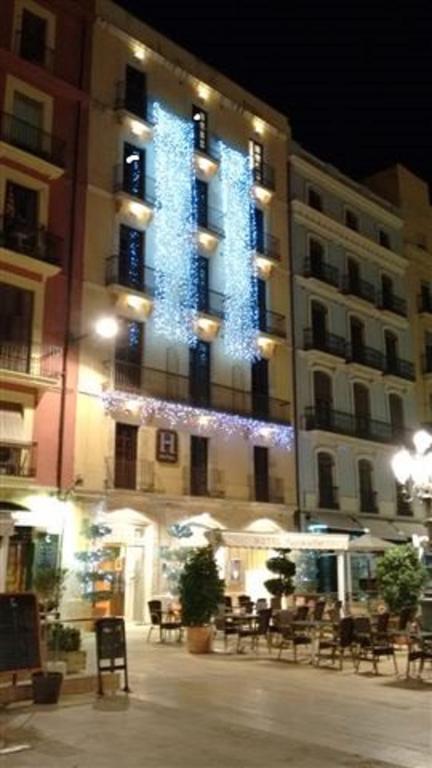 Placa De La Font Tarragona Buitenkant foto