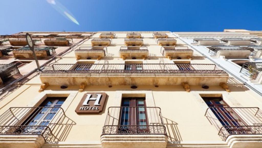 Placa De La Font Tarragona Buitenkant foto